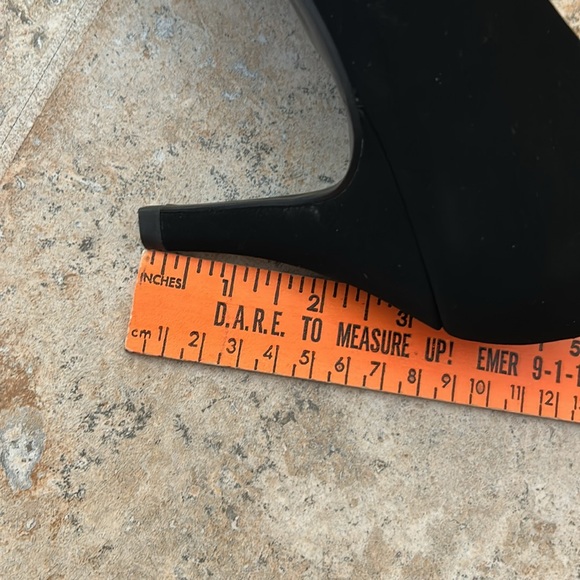 Chic Black Women's Heels - Picture 6 of 6